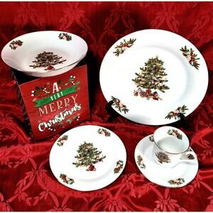 CROWN MING MISTLETOE CHINA Four 5 Piece Place Setting 2 sets available Christmas